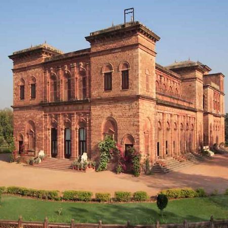 ホテル ラージニワス パレス Dholpur エクステリア 写真