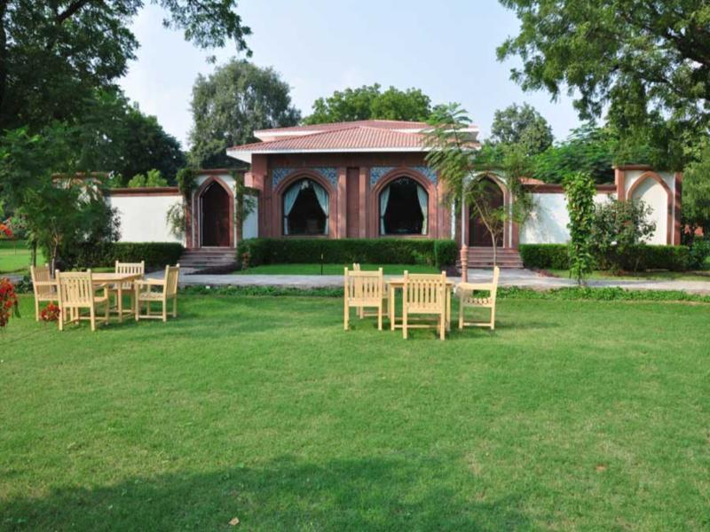 ホテル ラージニワス パレス Dholpur エクステリア 写真